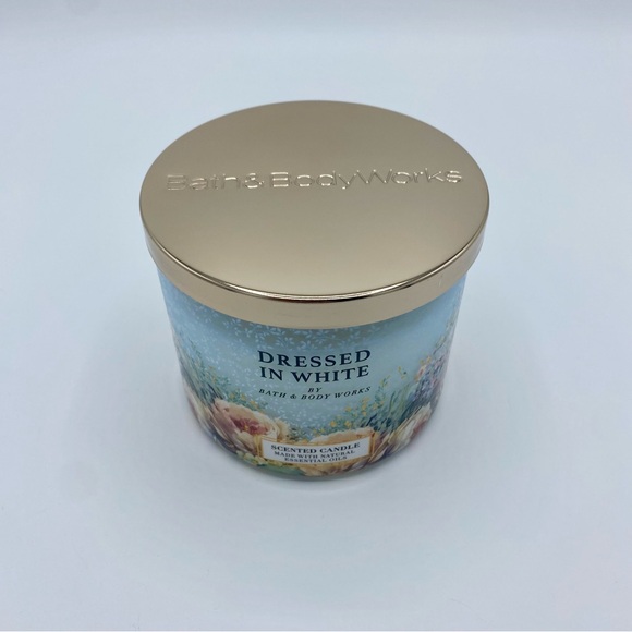 Bath & Body Works Dressed In White 3-Wick Candle 14.5 OZ - Picture 2 of 4